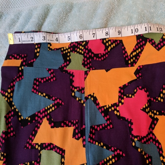 NWOT LULAROE ABSTRACT ONE SIZE LEGGINGS. - Picture 6 of 7